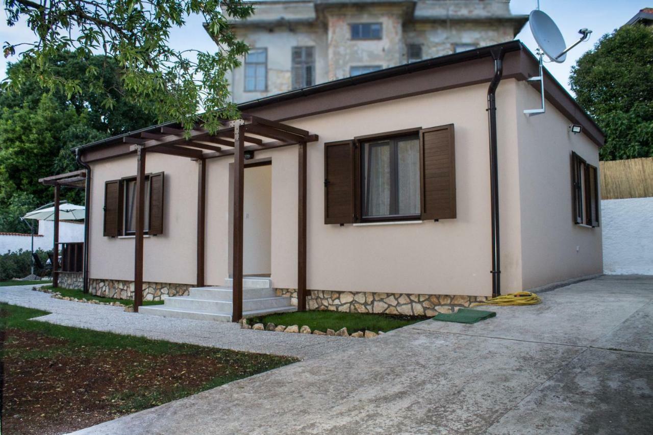 Villa Kuca Za Odmor Natalija à Pula Extérieur photo