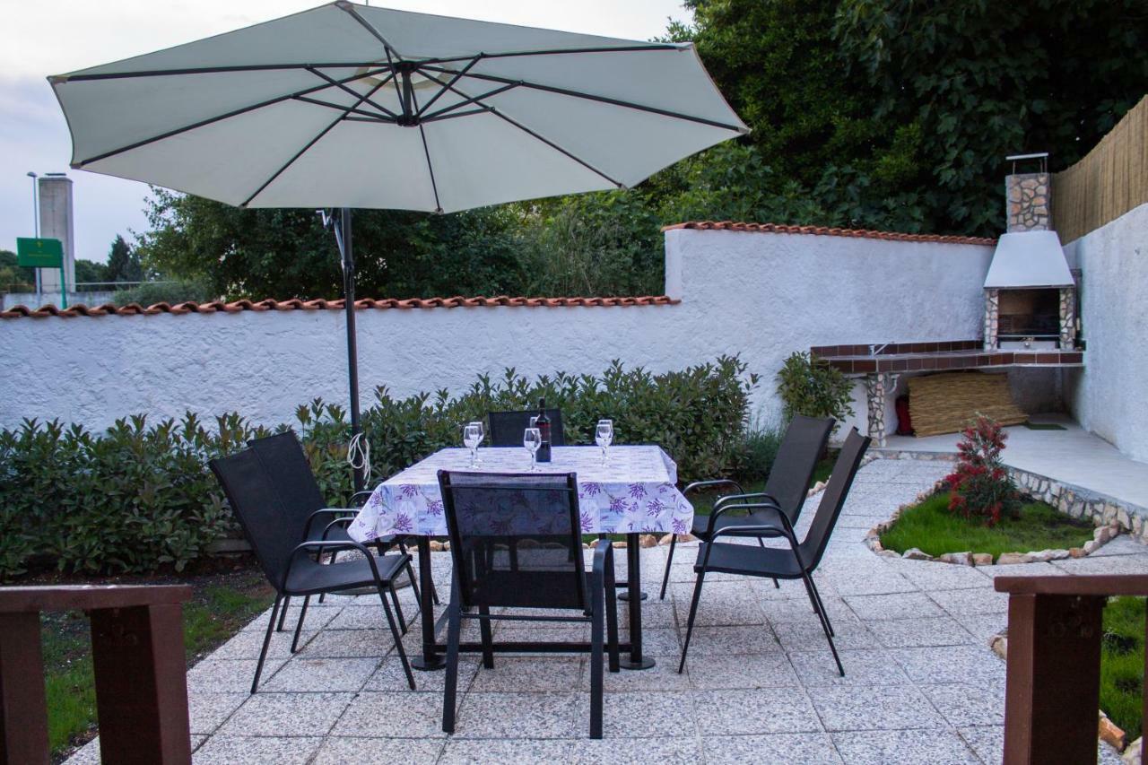 Villa Kuca Za Odmor Natalija à Pula Extérieur photo