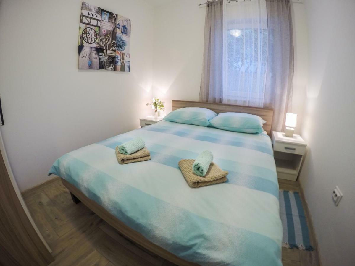 Villa Kuca Za Odmor Natalija à Pula Extérieur photo