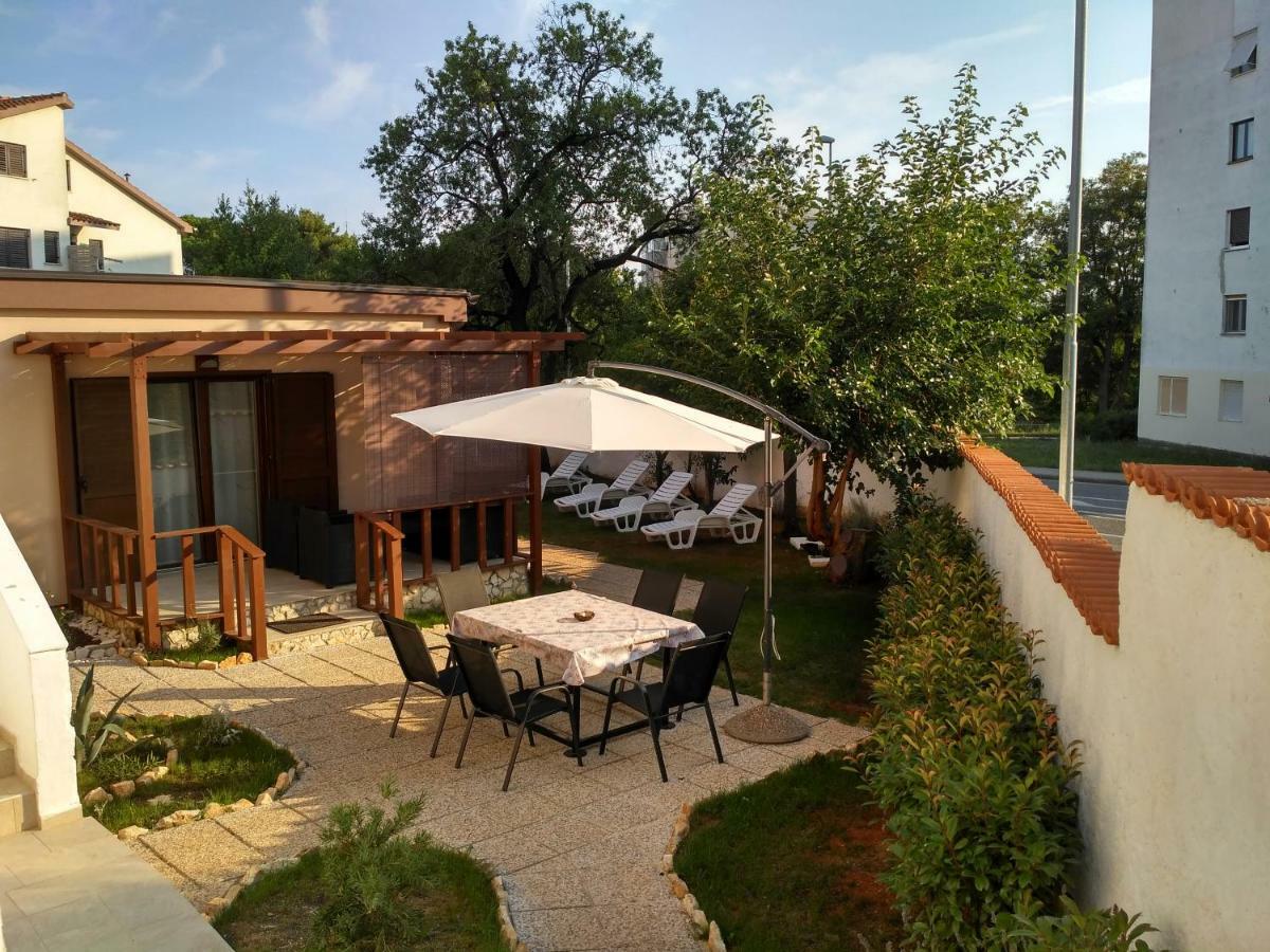 Villa Kuca Za Odmor Natalija à Pula Extérieur photo